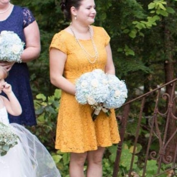 Golden yellow lace skater dress - Picture 6 of 7